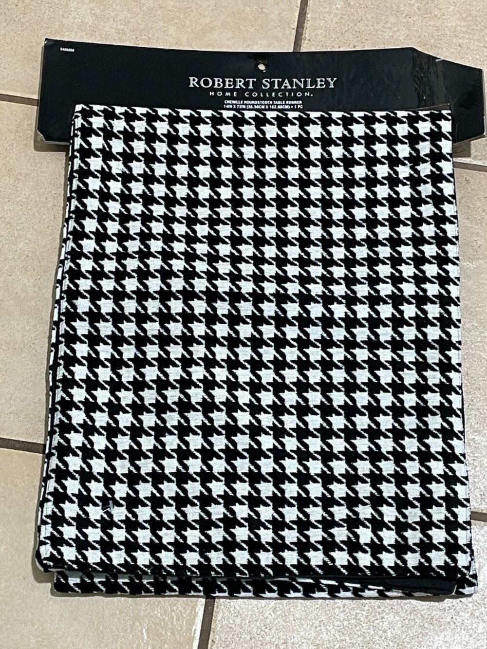 NWT Black & White Chenille Houndstooth Table Runner ROBERT STANLEY